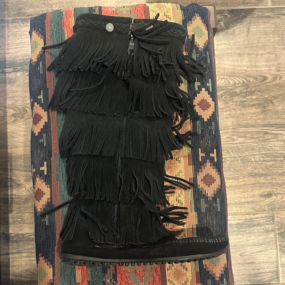 Minnetonka Black 5 layer Fringe Boots - Picture 2 of 8